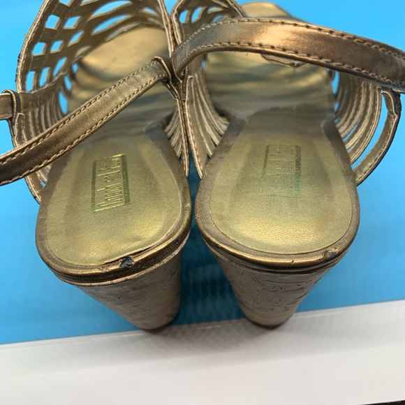 COACH AND FOUR WEDGE SANDAL Gold Caged Size 7.5 - Picture 4 of 6